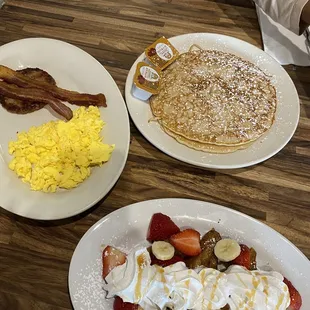 Mila Mashup + one pancake &amp; a half order of French toast