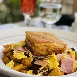 Pork belly scramble egg