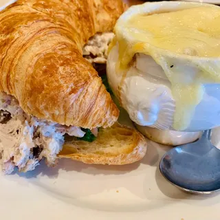 Chicken Salade on Croissant