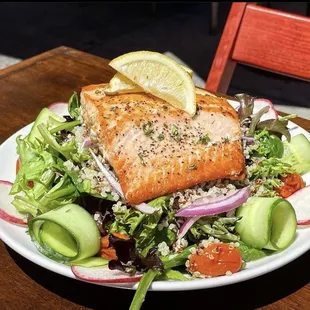 Grilled Salmon Salad