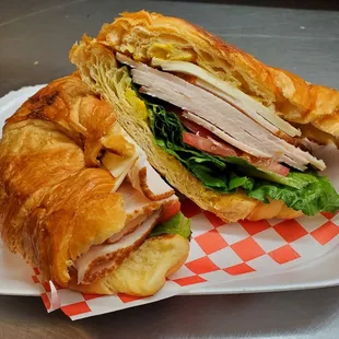 a croissant sandwich on a plate