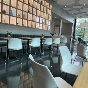 Lots of seating area