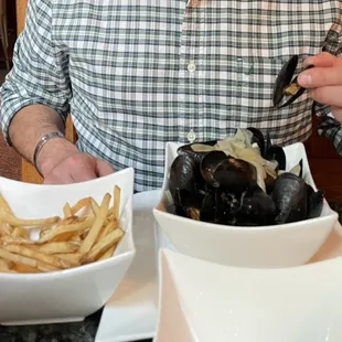 Pommes frites and mussels