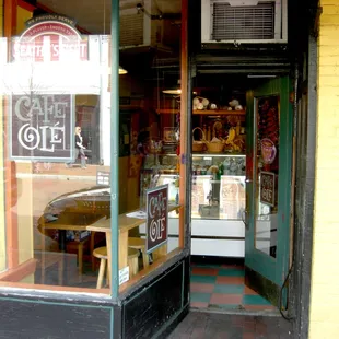 Store front of Cafe Olé