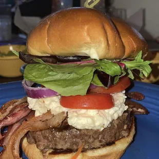 Cheeseburger w/ white queso