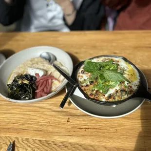 Left: savory porridge (rating: 4.5/5), right: baked eggs (rating: 4/5)