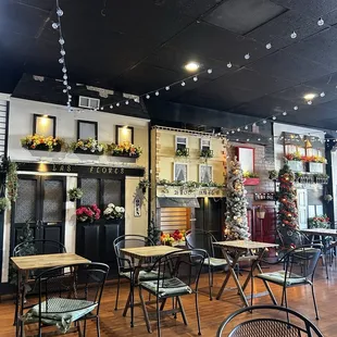 Cute decor and plenty of seats