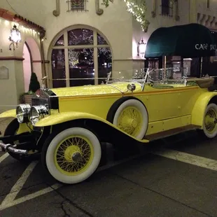 Outside of Cafe Pacific one night was parked a 1929 rolls-Royce!  Very cool!