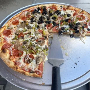 Deluxe pizza - minus the ham/ground beef, olives on one side