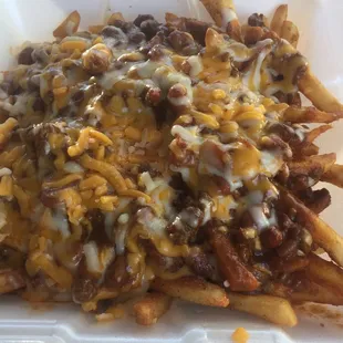 Chili cheese fries smells bomb AF.