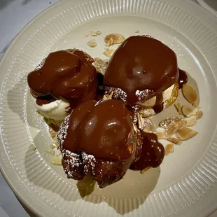 Profiteroles