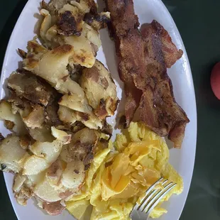 2 Eggs with bacon &amp; home fries