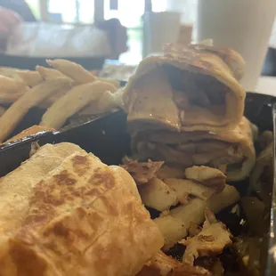 Where's the chicken &amp; pickles and sauce ??????