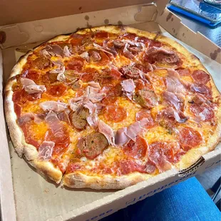 The Carne Mista Pizza 16&quot;