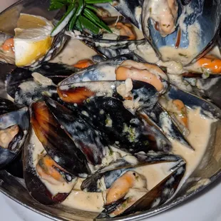 6. Mussels - great. sitting in a lite, creamy sauce. Excellent quantity