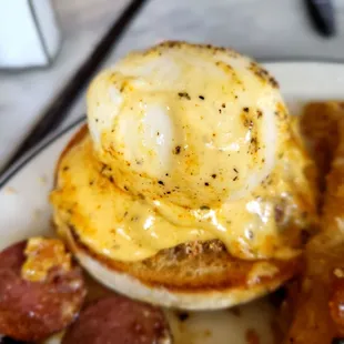 Robey&apos;s Benedict (two 5 min eggs, fried green tomato, andouille sausage, cajun hollandaise)