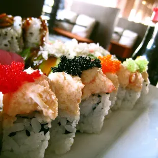 sushi rolls with cavia on top