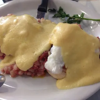 Corned Beef Hash Benedict