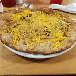 a cheese pizza on a plate