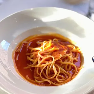 Kid menu - linguine in tomato sauce