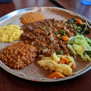 Meat combo and veggie combo (both orders on the same plate)