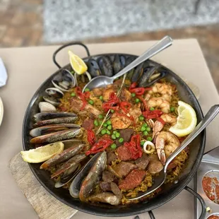 Black Seafood Paella Familia