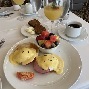 Bene with mimosa