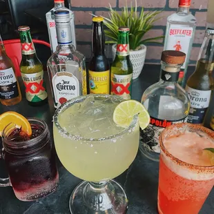 Cheers! 
Margaritas, sangria, michelada ‍