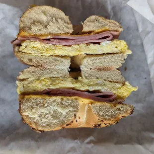 bagel breakfast sandwich
