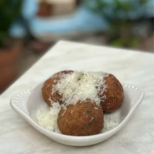 Cacio e Pepe Arancini.
