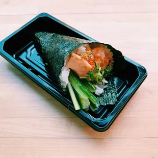Spicy Scallop Handroll