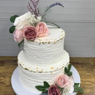 Simple wedding cake