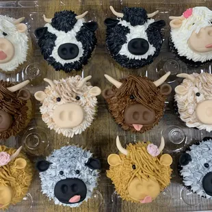 Loving these cow cupcakes