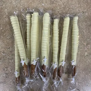Custom dipped chocolate pretzels