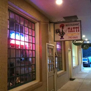 the outside of a restaurant