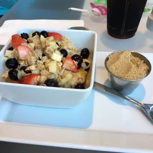 Oatmeal with fresh fruit