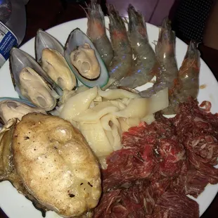 The Thái hot pot (Lau Thai) is very good!! Must try!!