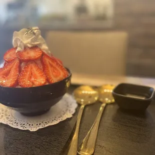 Strawberry bingsu