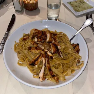 a plate of pasta with chicken