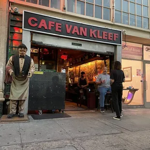 Enter an email to Cafe Van Kleef