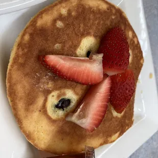 Blueberry corn cake topped with strawberries. A little crumbly and dry for my liking.