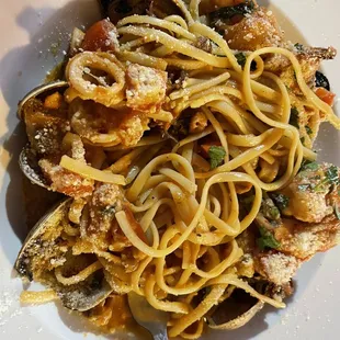 LINGUINE FRUTTA DI MARE - also delicious!