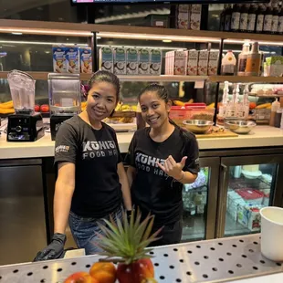 Jan and Avelyn   Cafe Waikiki Baristas