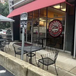 the outside of a restaurant