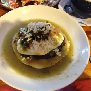 Huevos Motulenos Especiales Brunch