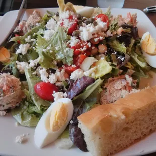 Mediterranean salad + added tuna ($8)