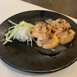 Baked salmon roll