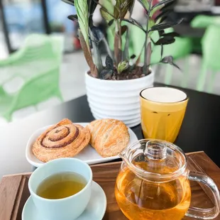 Early Grey Rooibos tea, Zunzuncito, and pastries