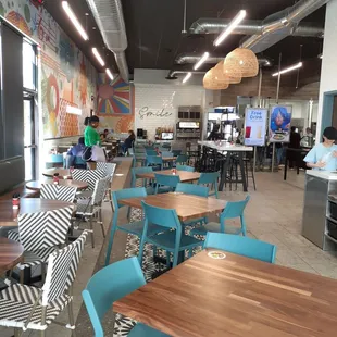 the interior of a fast food restaurant