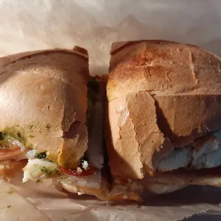 1. Pavo Rostisado Y Lomo Embuchado Sandwich